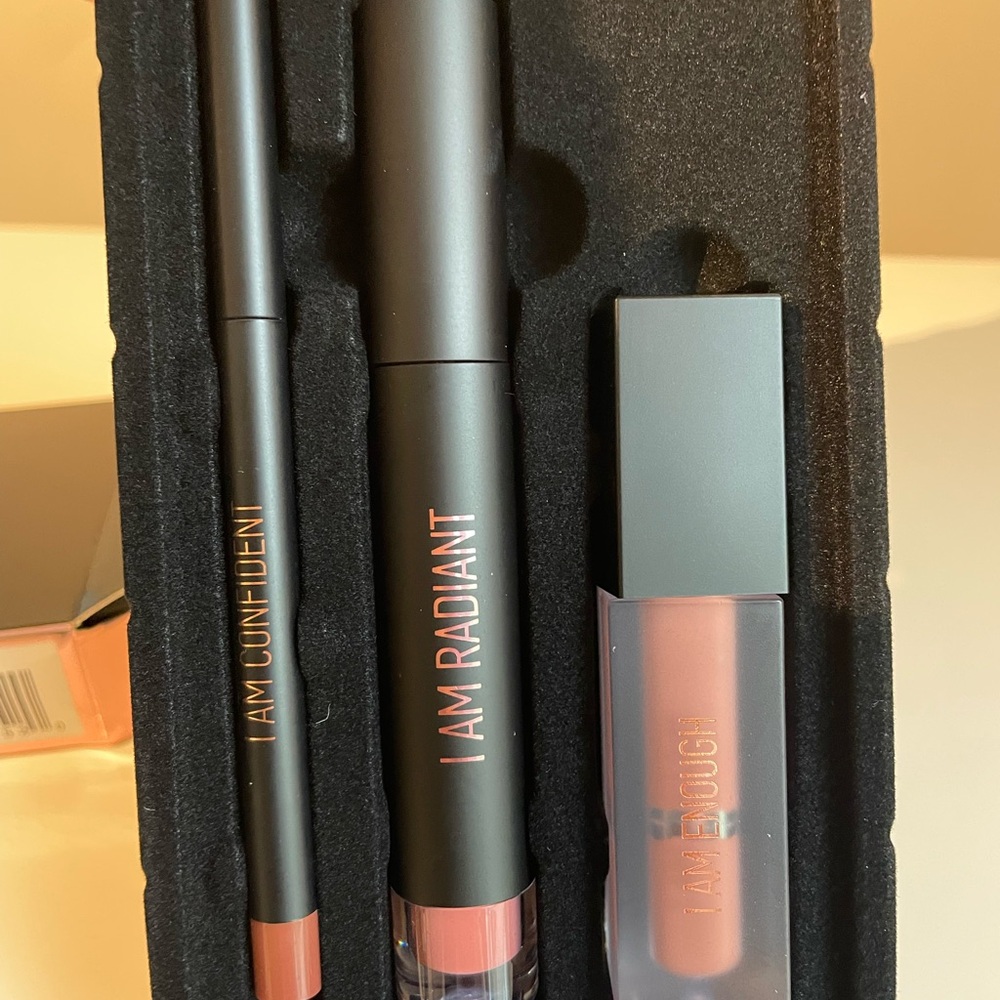 RealHer Take on the World Lip colour set